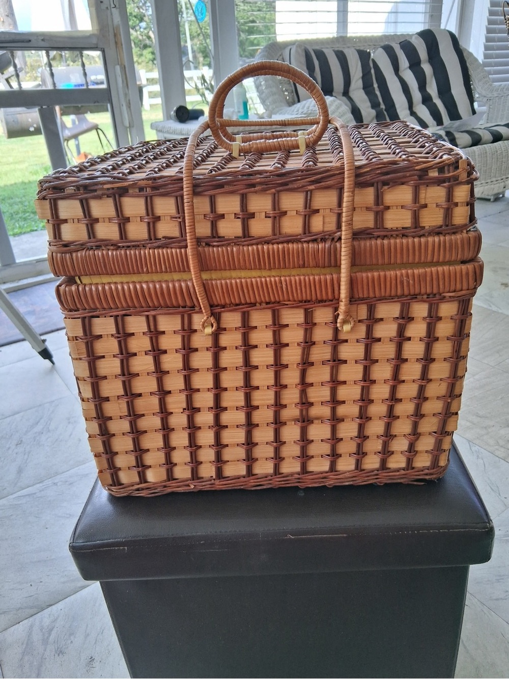 Woven Picnic Basket Handbag - Brown